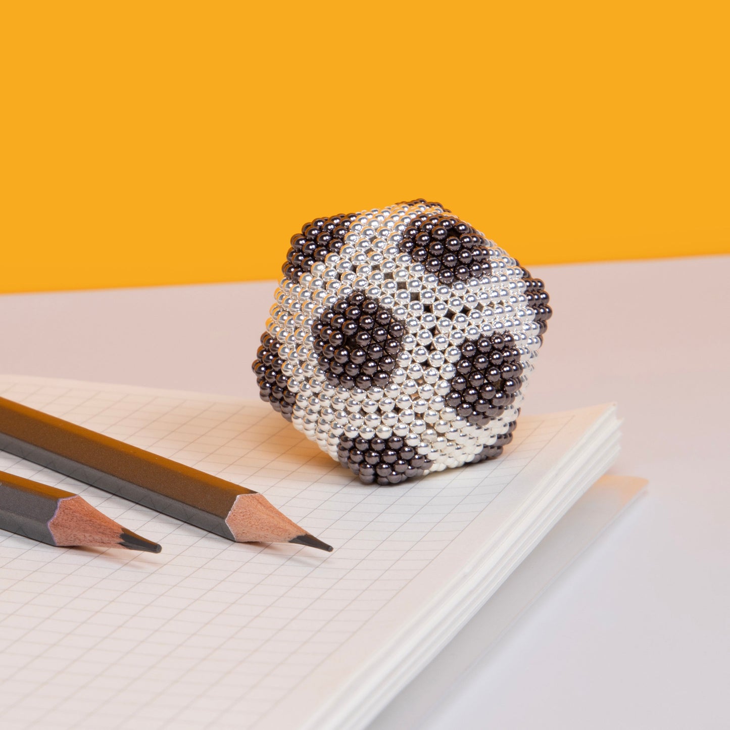 Metallic Speks Magnet Balls