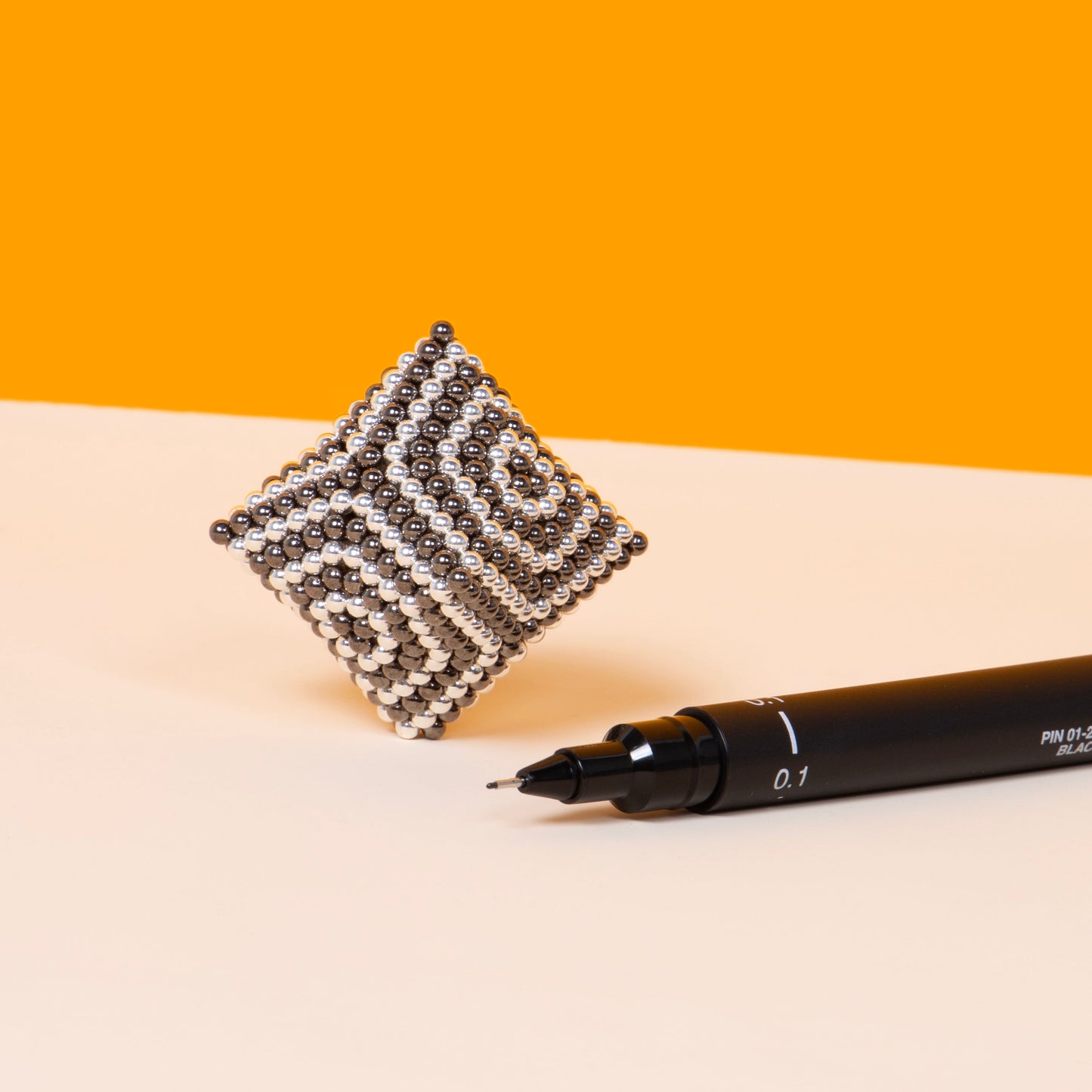 Metallic Speks Magnet Balls