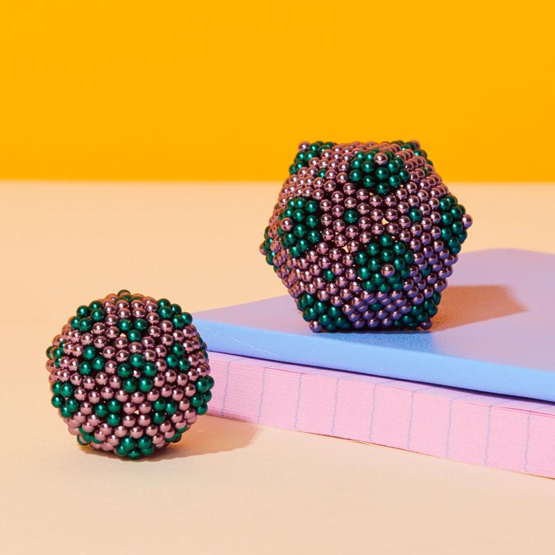 Metallic Speks Magnet Balls
